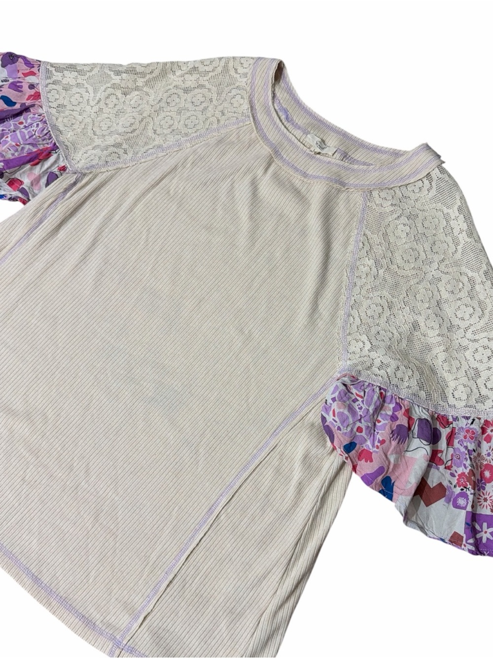 EASEL Women’s Lavender Lace & Floral Ruffle Sleeve Top